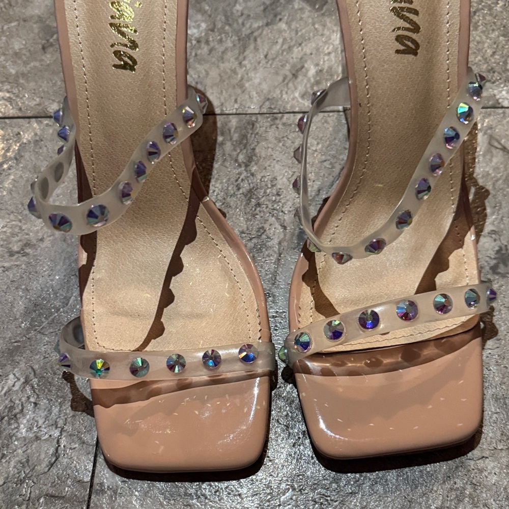 Liliana Beige Heels with Iridescent Accents 🏙️🌃🌠